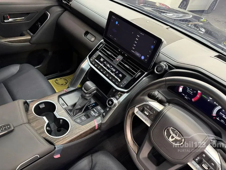 Toyota Land Cruiser 3.3 300 VX-R SUV