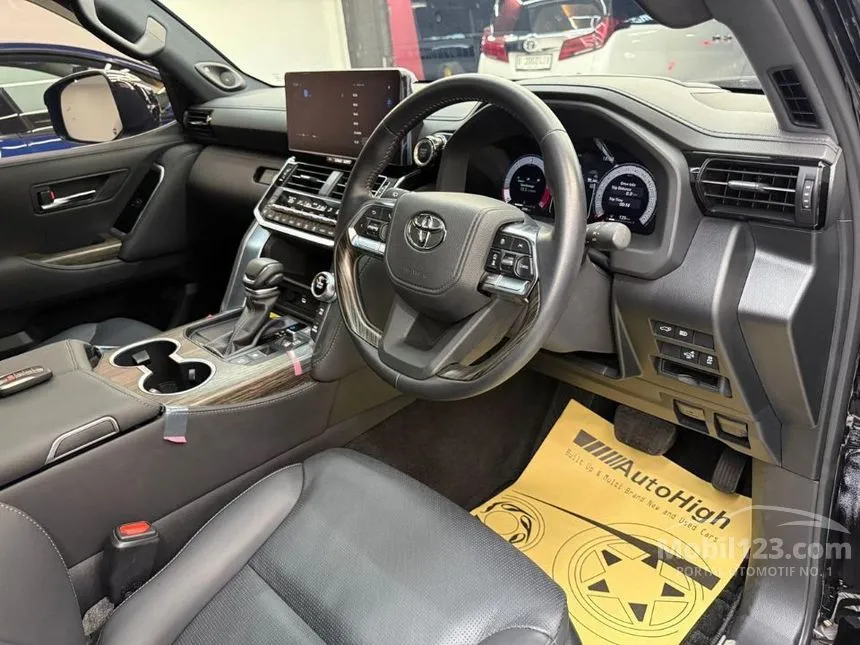 Toyota Land Cruiser 3.3 300 VX-R SUV