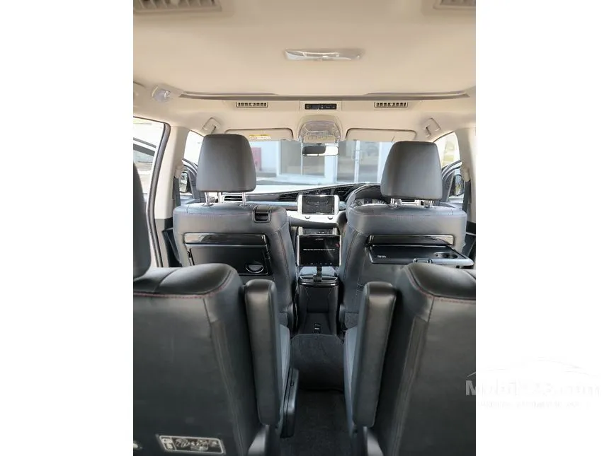 Kijang Innova 2.4 Venturer MPV