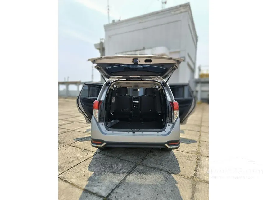 Kijang Innova 2.4 Venturer MPV
