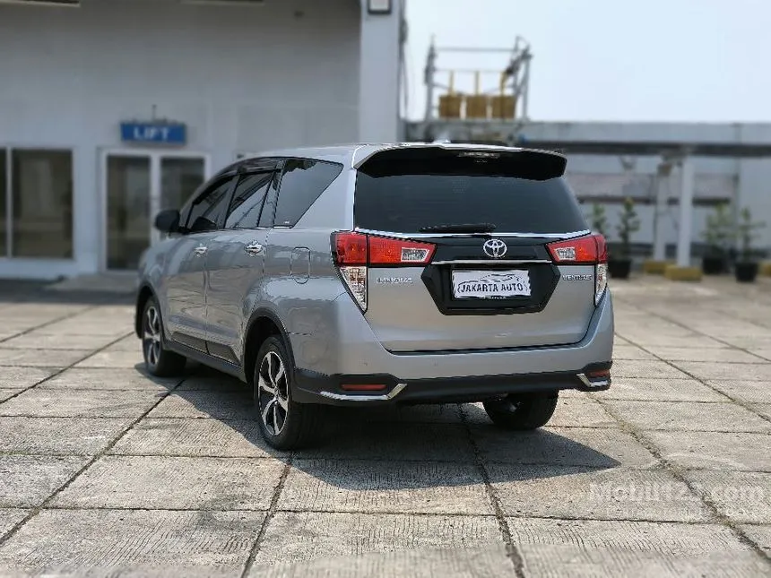 Kijang Innova 2.4 Venturer MPV